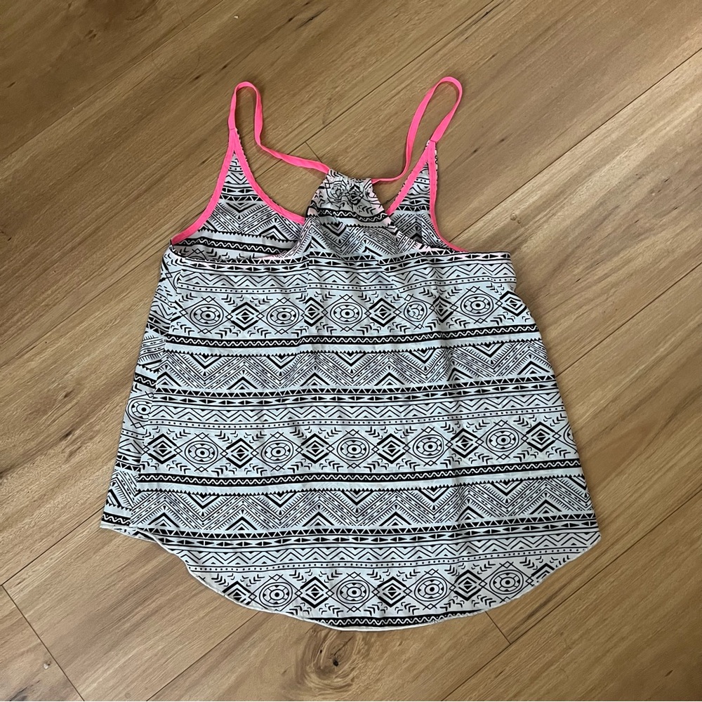 Patterned Top - Picture 4 of 7